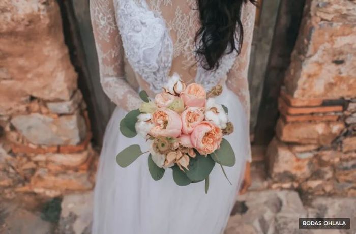 ¿Cuál es color que no puede faltar en tu ramo de novia? 💐 1