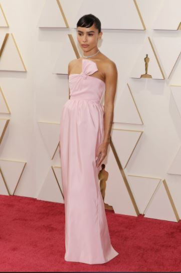 ¡Descubre aquí los estilismos más top de la alfombra roja de los Oscars! 🎥 11
