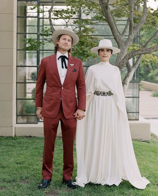 Sophia Bush, la actriz de One Tree Hill, y sus dos vestidos de novia en la vida real ❣️ 7