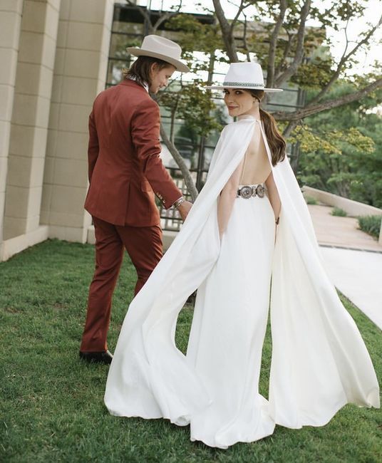 Sophia Bush, la actriz de One Tree Hill, y sus dos vestidos de novia en la vida real ❣️ 8