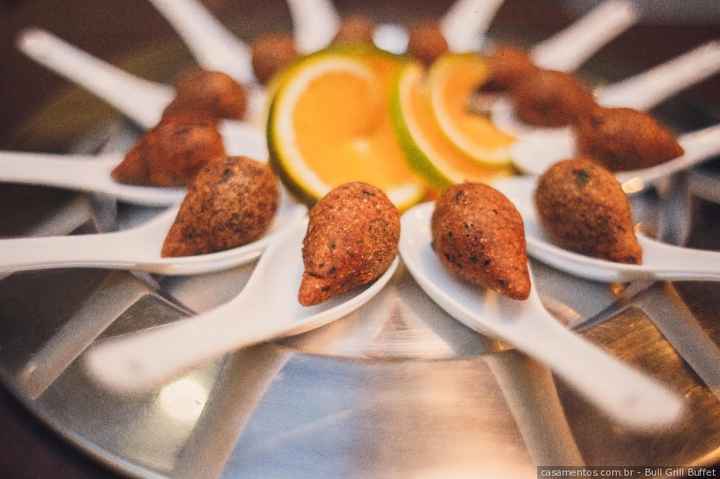 Coxinha - también frito, con relleno de pollo