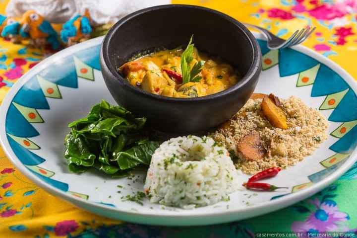 Moqueca de peixe - en realidad puede ser de pescado y/o marisco. Lleva aceite de palma, que en Brasi