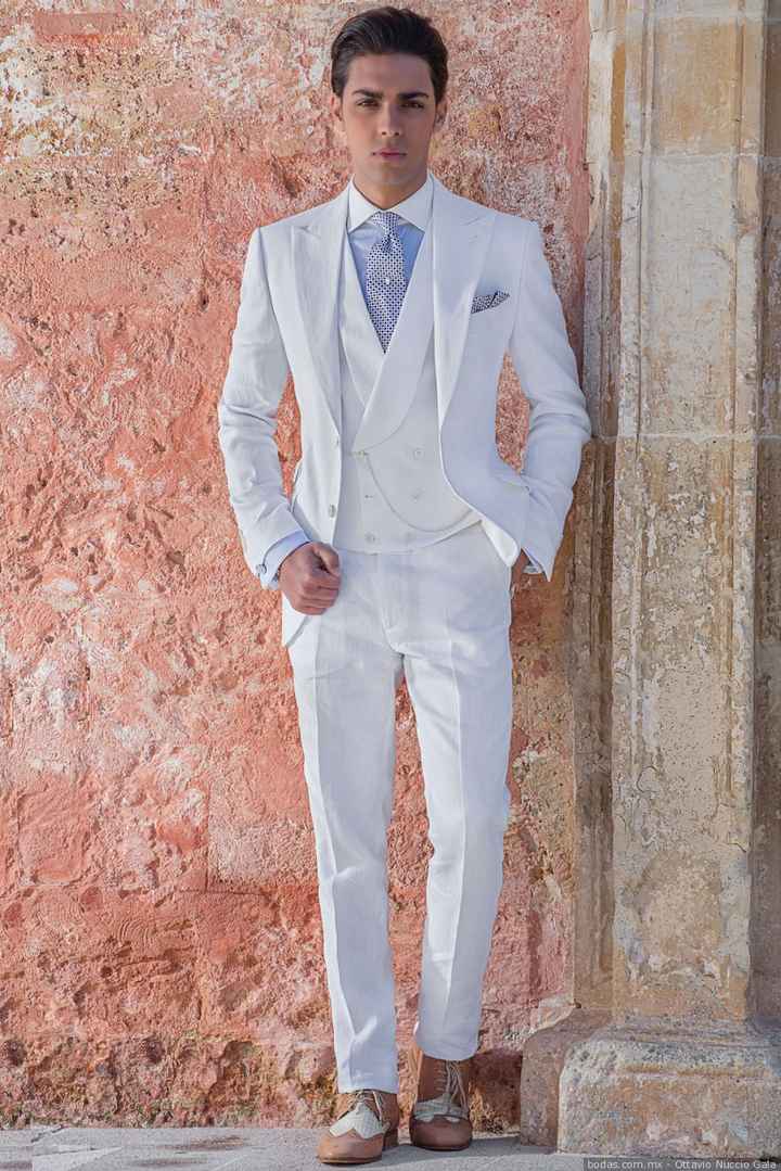 1) Say YES to the Dress – Traje clásico 
