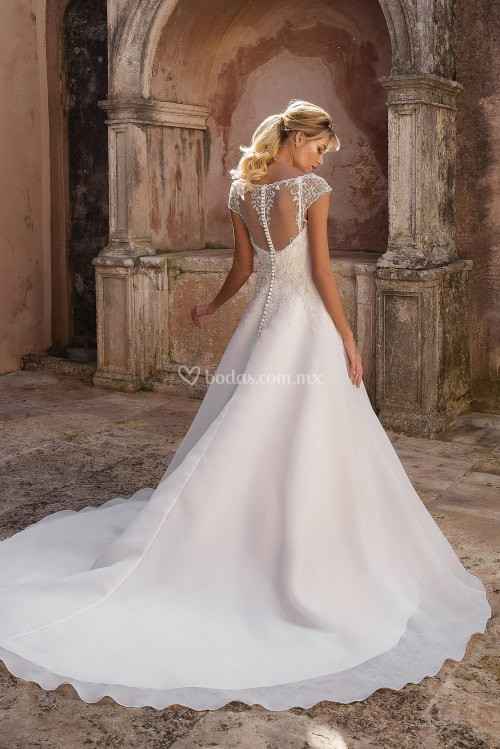 2) Say YES to the Dress – Con cola