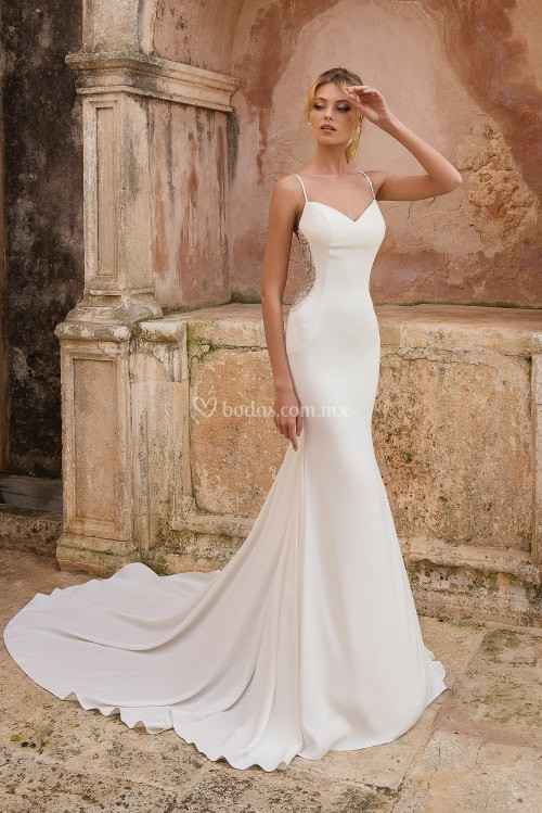 3) Say YES to the Dress – Con cola