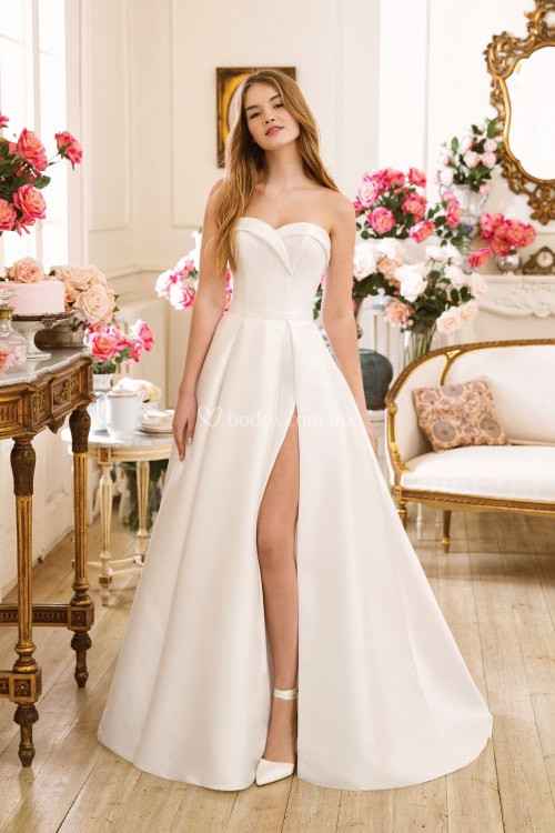 3) Say YES to the Dress – Con abertura