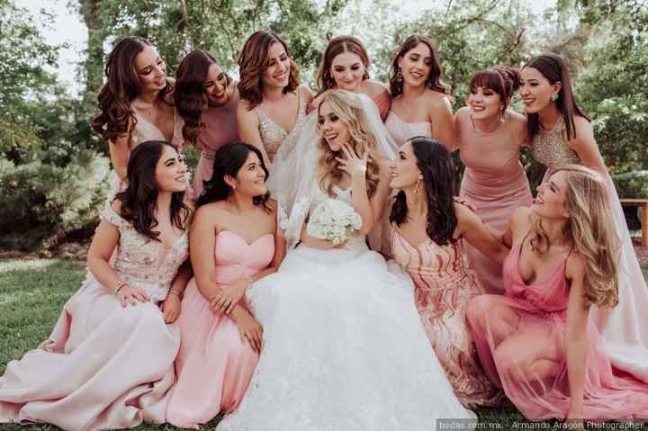 A) Crea tu álbum de fotos de boda, las damas de honor 