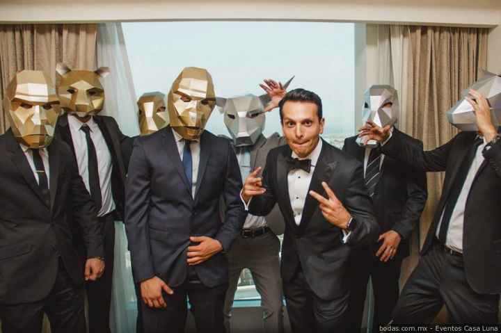 C) Crea tu álbum de fotos de boda, la mejor foto de la fiesta