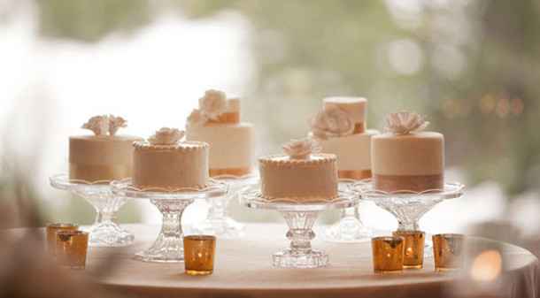 4) 7 mini pasteles para la mesa dulce