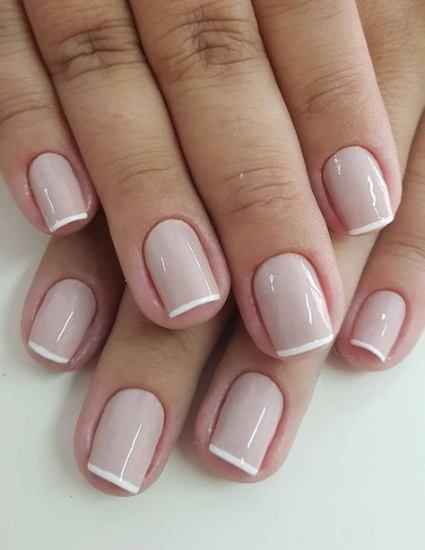 4) Uñas discretas y delicadas para novias
