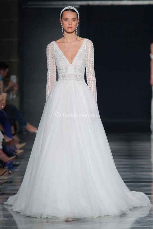 A) ¿Cuál vestido NO va contigo? 
