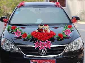 Autos con decoración para los recién casados