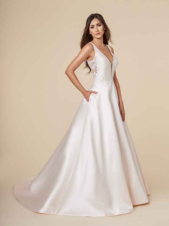 E) Vestido de novia con bolsillo
