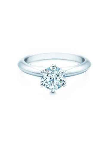 B) Anillo de Compromiso de Renata 