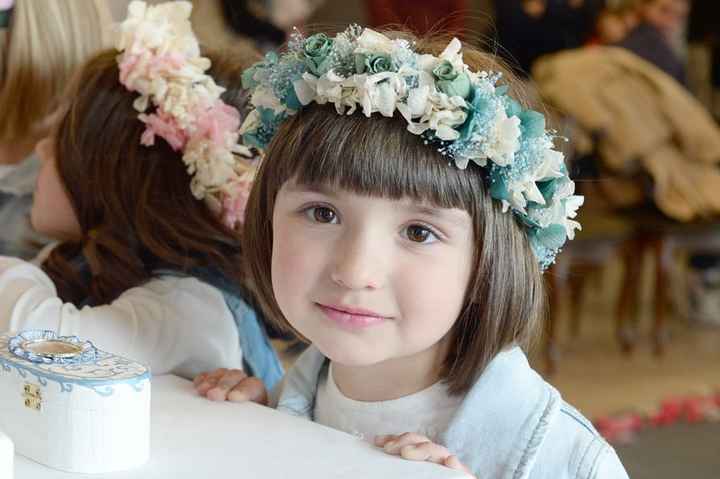 2) corona flores