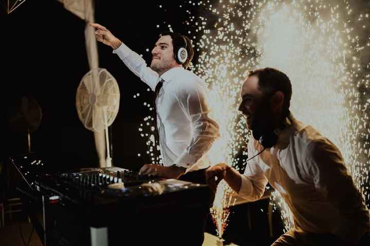 dj dj 