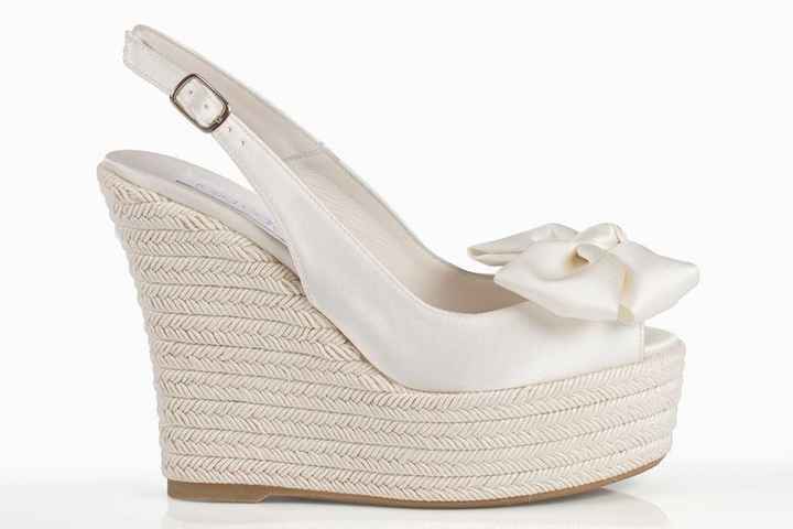 A) Zapatos Novia Agua
