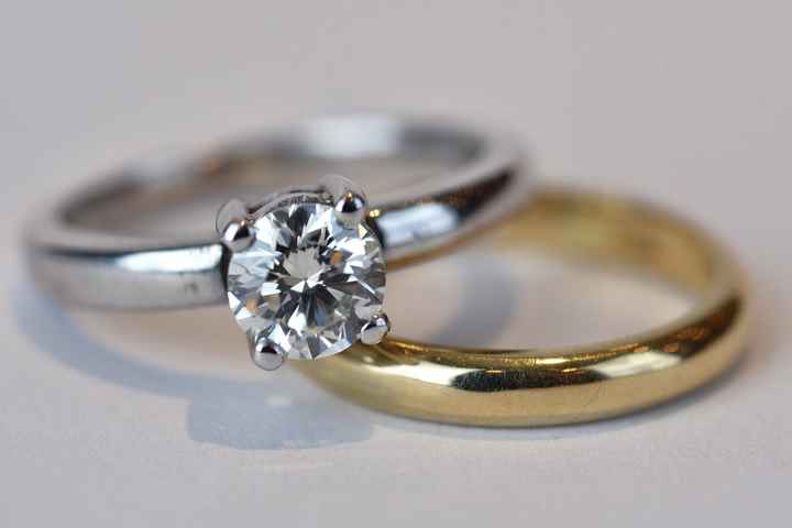 1) anillo argolla