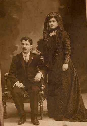 Vestido de novia negro siglo XIX