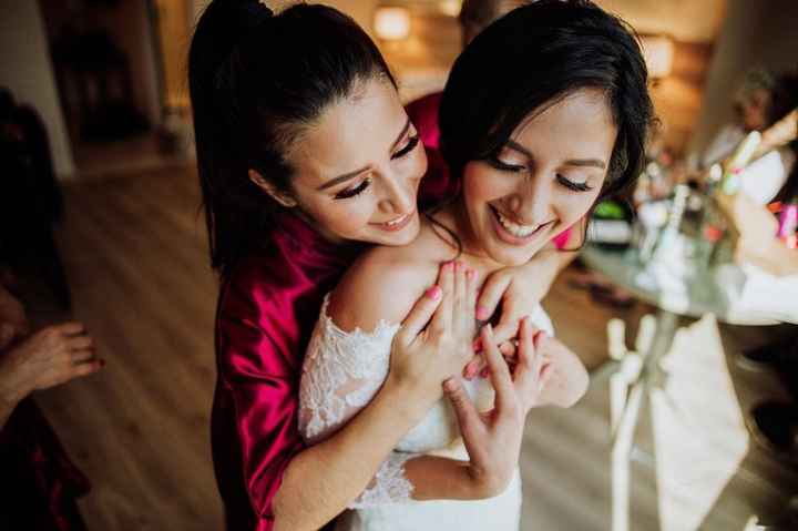 novia ayuda novia