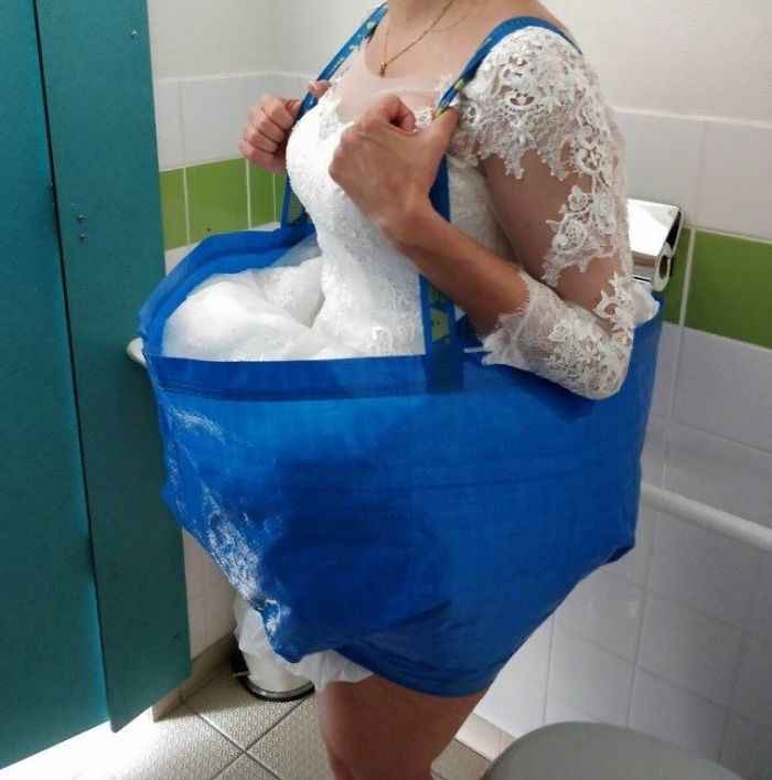 3) hacer pipí en la boda