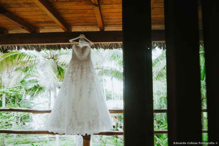1) Vestido de novia 