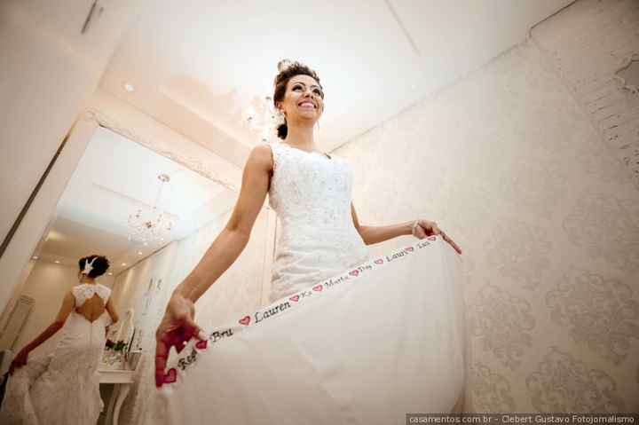 4) Nombre de la amiga soltera barra de vestido de novia