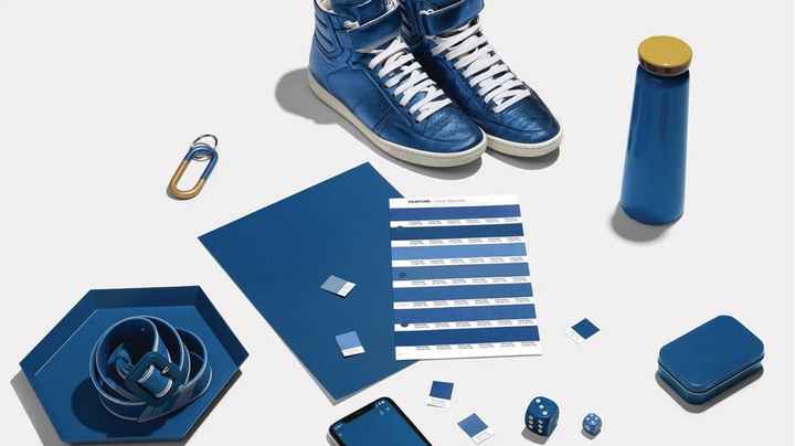 classic blue pantone 19-4052 2020
