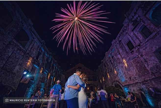 Pirotecnia  fuegos artificiales foto mauricio renteria fotografia