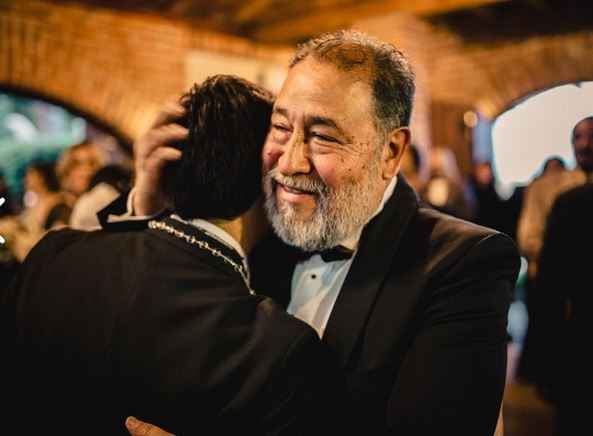 abrazo emotivo foto armando y cesar
