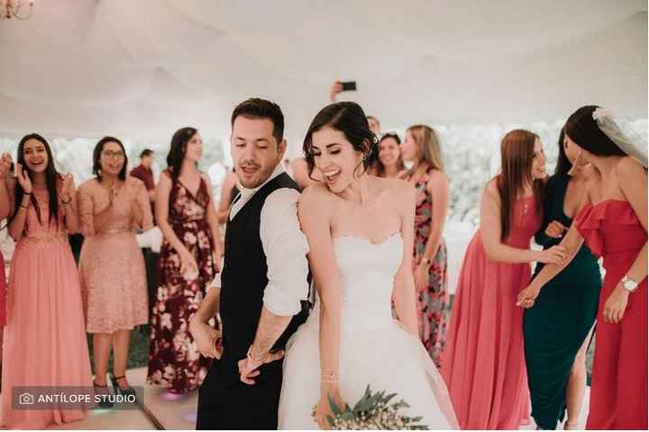 🎼 La canción perfecta para tu primer baile es… - 1
