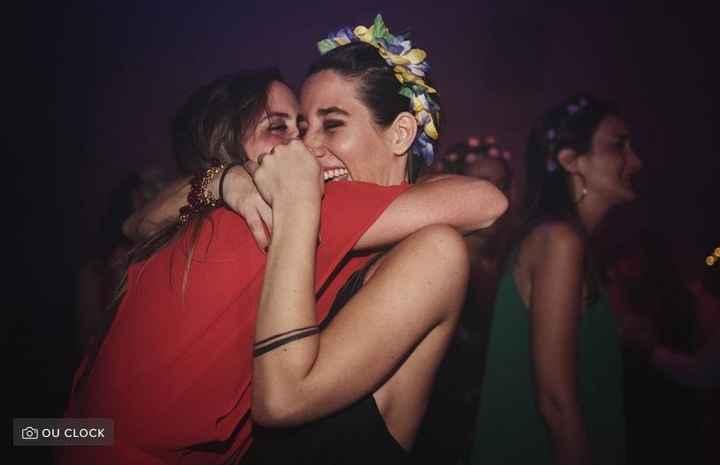 Corona de flores para las invitadas, ¿sí o no? - 1