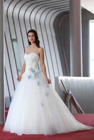 6 vestidos de novia con detalles em AZUL 💙 - 5