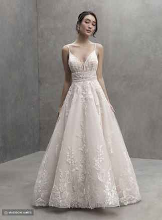Dos vestidos de novia, 1 voto. Clic aquí 👇 - 1