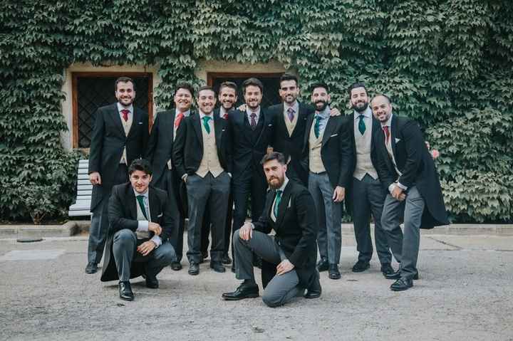 8 fotos con los amigos del novio - 1