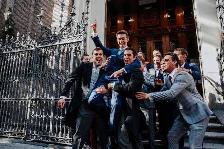 8 fotos con los amigos del novio - 5