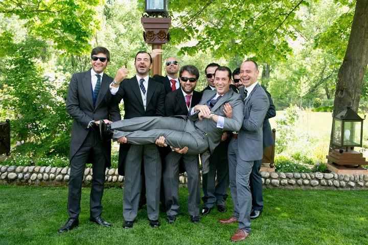 8 fotos con los amigos del novio - 8