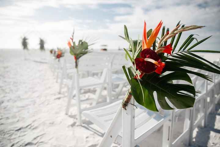 4 ideas para decorar las sillas de una ceremonia en la playa - 2