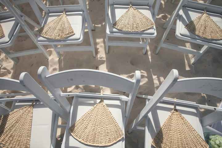 4 ideas para decorar las sillas de una ceremonia en la playa - 3