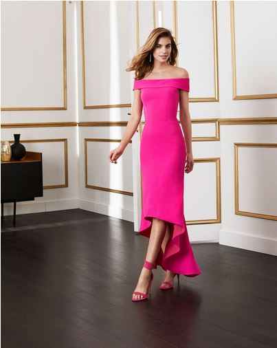 4 vestidos en fucsia para las invitadas - 2