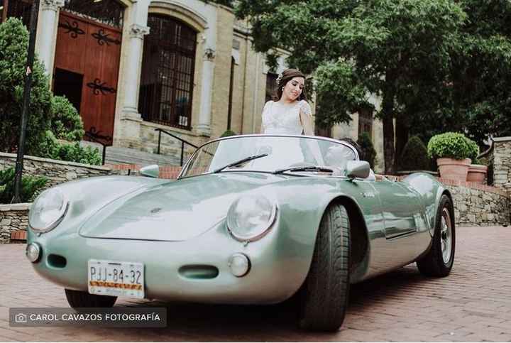Escoge un emoji para este coche de novios - 1