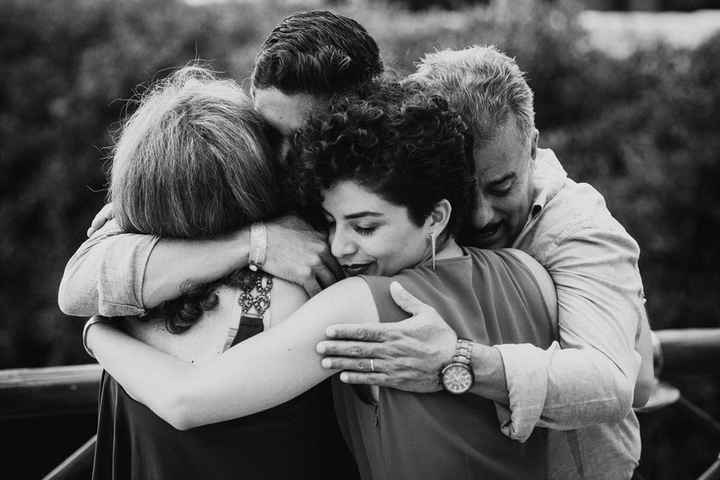 ¿El abrazo que no puede faltar en tu boda? - 1