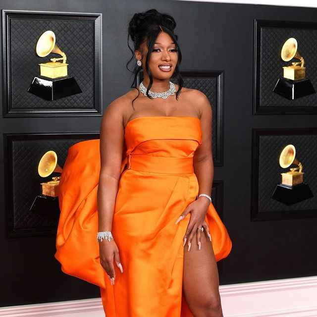 Tenemos los mejores looks de los Grammy 2021: ¡vota por tu favorito! - 10