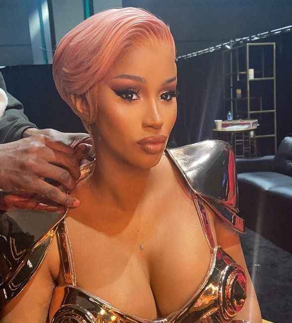 Tenemos los mejores looks de los Grammy 2021: ¡vota por tu favorito! - 11