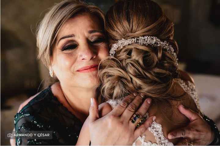 10. ¿Qué es en lo que más te ha ayudado tu mamá para la boda? - 1