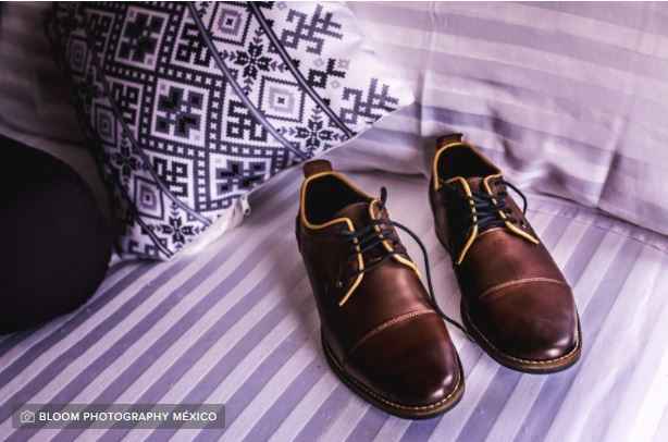 Escoge un emoji para estos zapatos - 1