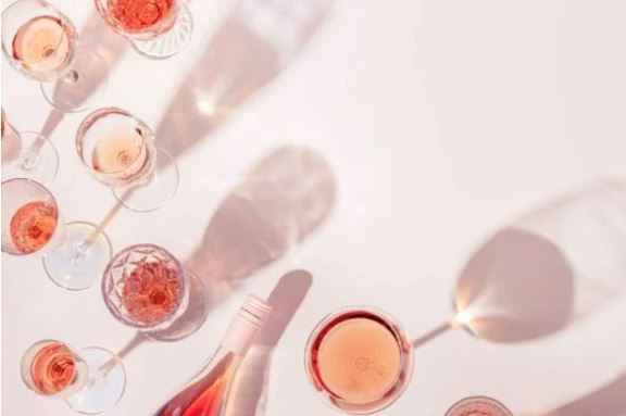 Beber vino rosado está de moda en México - 1