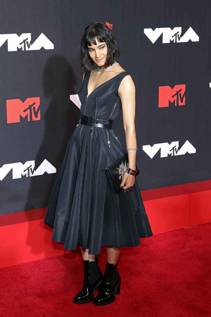 Los vestidos (¿para invitadas?) en los MTV VMAS 2021 - 24