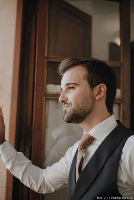 Hace frío y…el novio, ¿con chaleco o sin? - 1