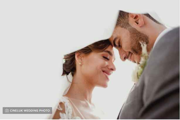 Tu pareja se emociona en el altar, tu… - 1